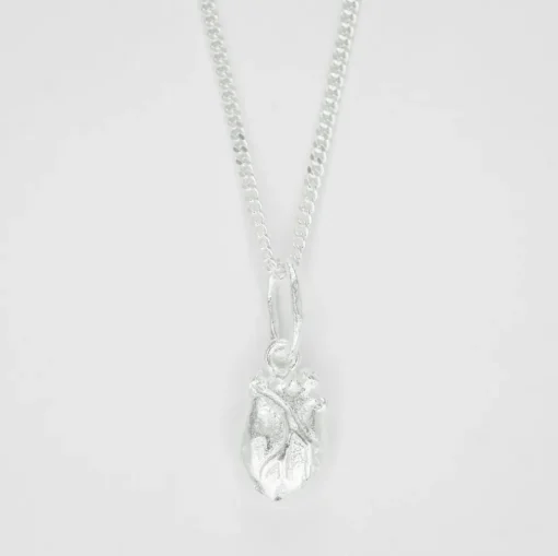 Björg Jewellery - Halsband Anatomiskt Hjärta Iconic Smal Silver