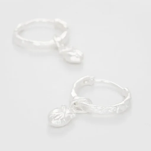 Björg Jewellery - Örhängen Anatomiskt Hjärta Hoop Silver