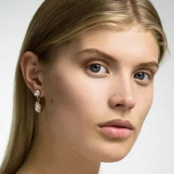 Caroline Svedbom - Örhängen Mini Drop Guld Rose Water Opal