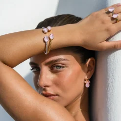 Caroline Svedbom - Ring Mini Drop Guld Soft Pink
