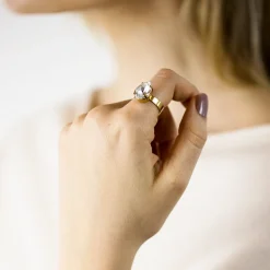 Caroline Svedbom - Ring Mini Drop Guld Crystal