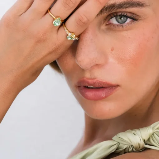 Caroline Svedbom - Ring Petite Drop Rhodium Chrysolite