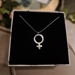 Ioaku - Halsband Sign Kvinna Mini Stål