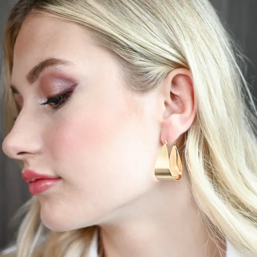 Snö of Sweden Örhängen Shy Oval Drop Guld